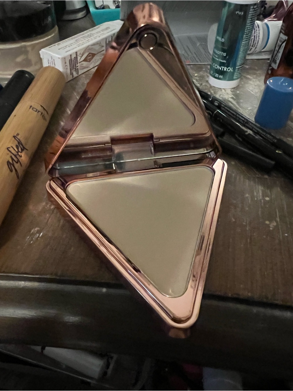 Triangular Pressed Setting Powder Compact - Cream Shade